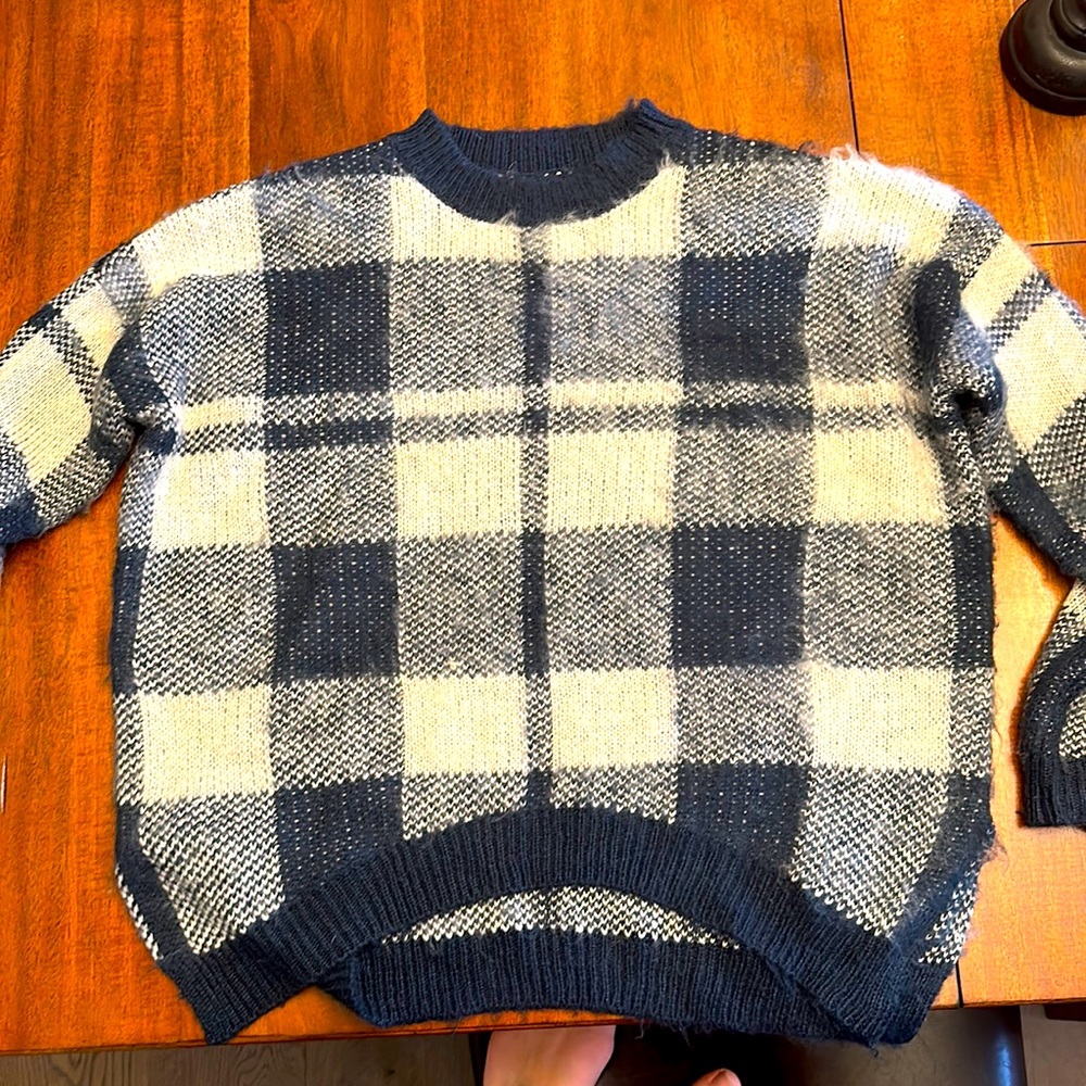 Elon sweater from urban outfitters. Size medium